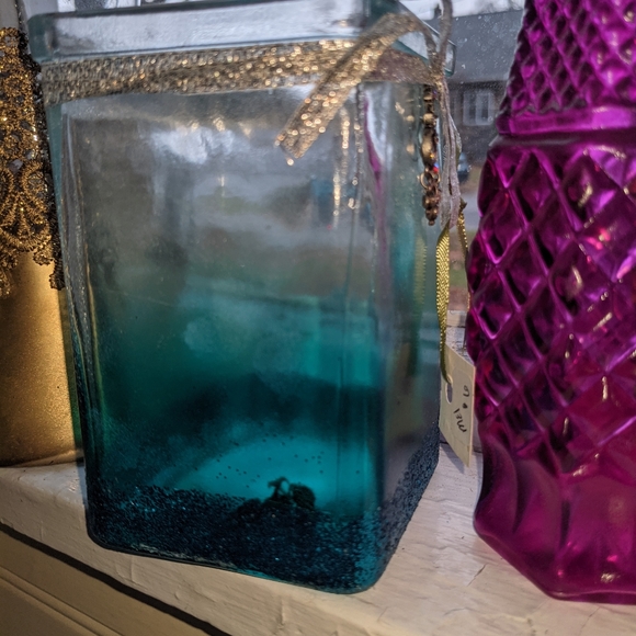 Hand painted/decorated teal Vase - Picture 3 of 4